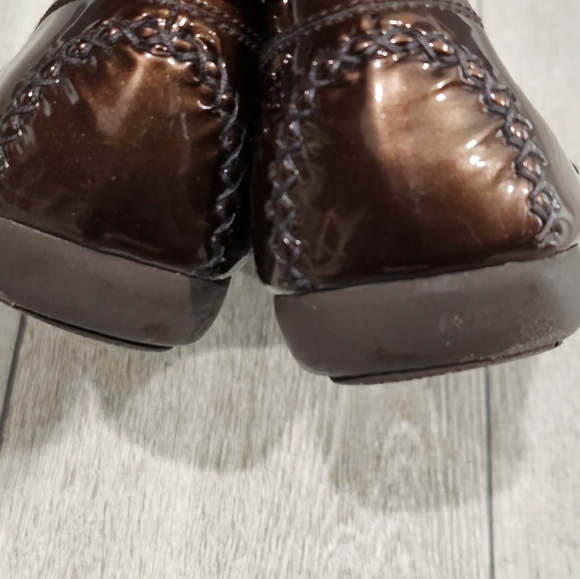 STUART WEITZMAN Bronze Metallic Patent Leather Pointed Toe Tassel Loafers 7M - Picture 9 of 10